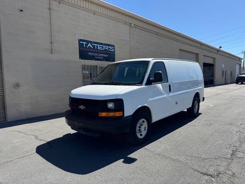 Used 2015 Chevrolet Express 2500 RWD image 2