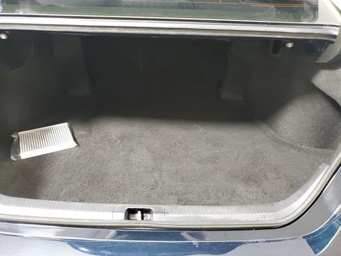 Used 2019 Toyota Camry SE w/ Convenience Package FWD image 4