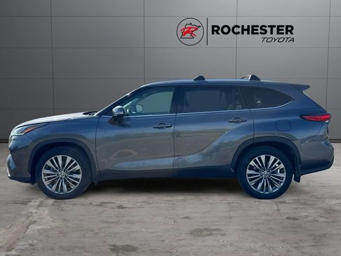 Certified 2020 Toyota Highlander Platinum AWD/4WD image 2
