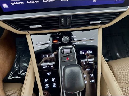 Used 2023 Porsche Cayenne Platinum Edition image 18