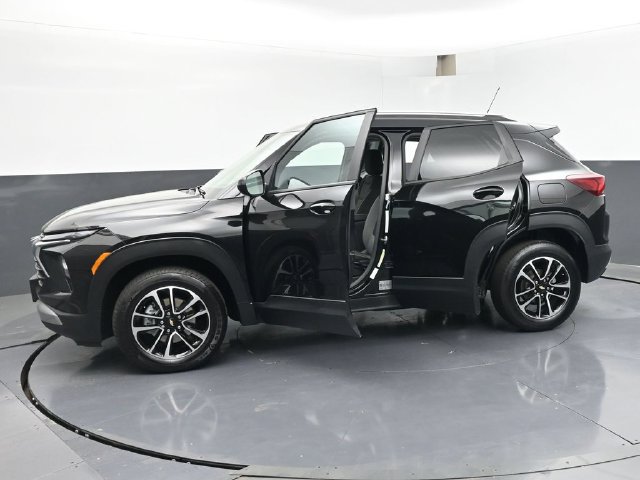 Used 2025 Chevrolet TrailBlazer LT AWD/4WD image 49