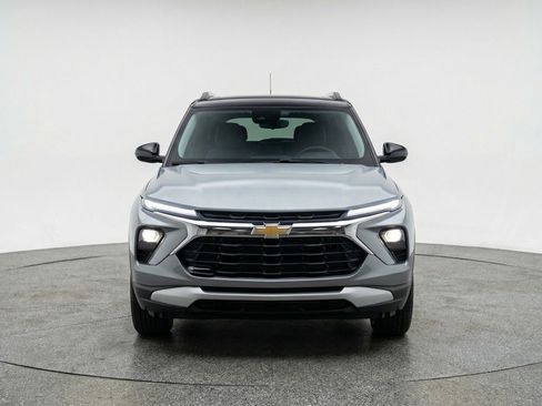 Used 2025 Chevrolet TrailBlazer LT FWD image 2