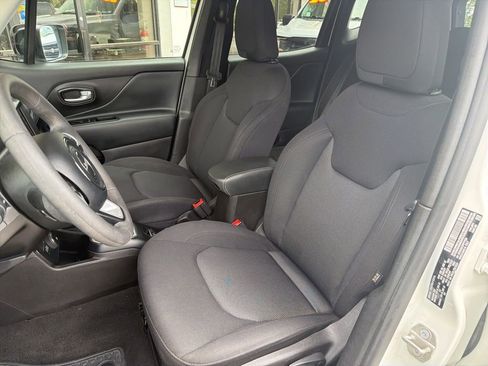 Used 2023 Jeep Renegade Latitude AWD/4WD image 18