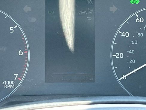 Used 2025 Toyota Corolla SE w/ Convenience Package image 11