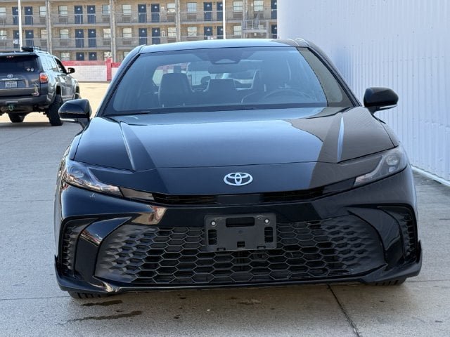 Used 2025 Toyota Camry SE FWD image 8