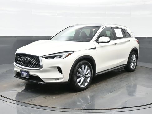 Used 2019 INFINITI QX50 Essential w/ Premium Heat Package image 2