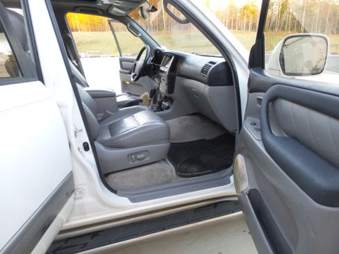 Used 2003 Toyota Land Cruiser image 25