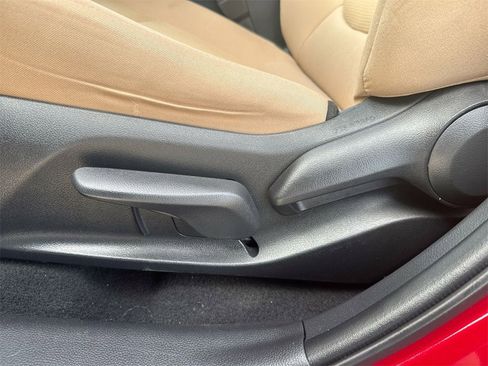 Used 2022 Toyota RAV4 LE image 14