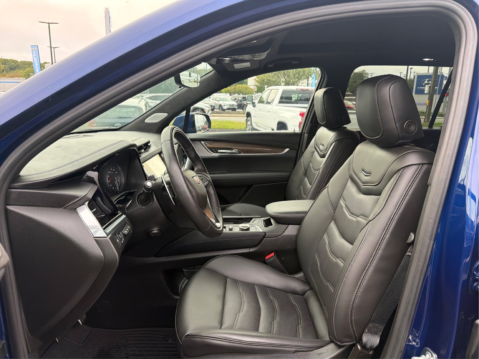 Certified 2025 Cadillac XT6 Sport w/ Platinum Package AWD/4WD image 9