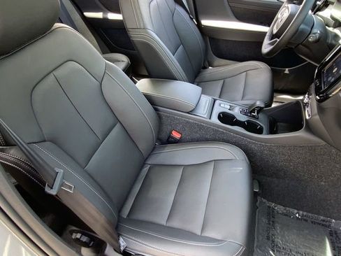 Certified 2025 Volvo XC40 B5 Core w/ Protection Package Premier image 11