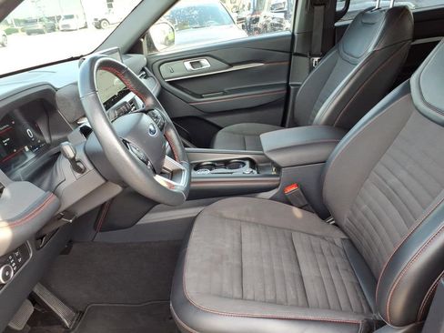Used 2025 Ford Explorer ST-Line AWD/4WD image 9