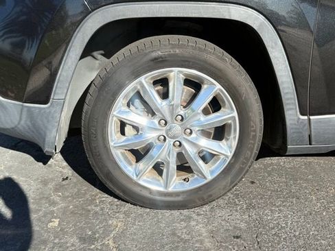 Used 2015 Jeep Cherokee Limited w/ Luxury Group image 29