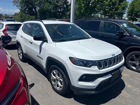 Used 2025 Jeep Compass Latitude AWD/4WD image 1
