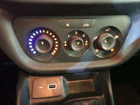 Used 2022 RAM ProMaster City Tradesman FWD image 22