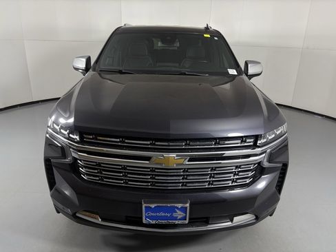 Used 2024 Chevrolet Suburban Premier image 3