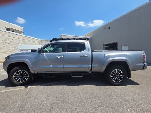 Used 2020 Toyota Tacoma TRD Sport w/ TRD Premium Sport Package AWD/4WD image 6