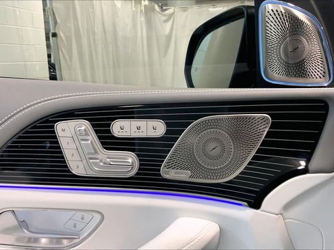 Used 2025 Mercedes-Benz Maybach GLS 600 4MATIC image 34