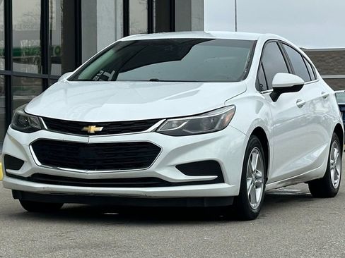 Used 2017 Chevrolet Cruze LT w/ Convenience Package image 4