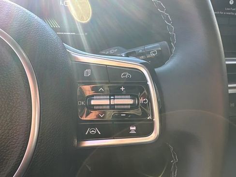 Used 2025 Kia Sorento EX w/ EX Panoramic Sunroof Package image 28