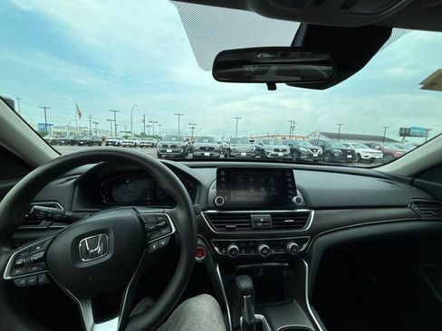 Used 2018 Honda Accord EX image 16