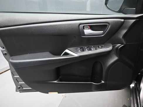 Used 2016 Toyota Camry LE image 4