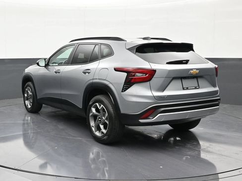 Used 2024 Chevrolet Trax LT w/ Driver Confidence Package FWD image 3