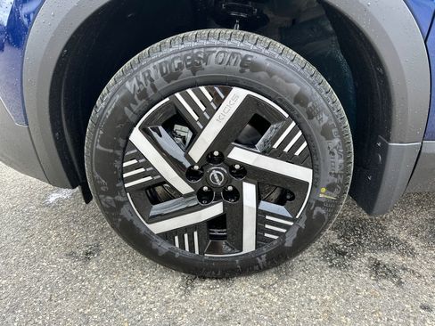 New 2026 Nissan Kicks SV image 9