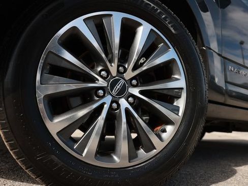 Used 2016 Lincoln Navigator Select RWD image 36