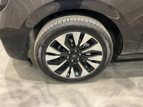 Used 2025 Ford Expedition Platinum w/ Driver's Package AWD/4WD image 6