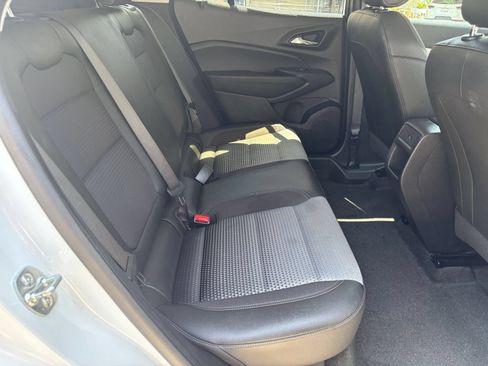 Used 2025 Chevrolet Trax LT w/ LT Convenience Package FWD image 20