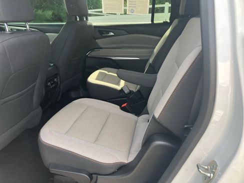 Used 2025 Chevrolet Traverse LT w/ Driver Confidence Package FWD image 7