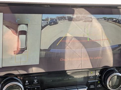 Used 2024 Toyota Highlander Platinum image 19