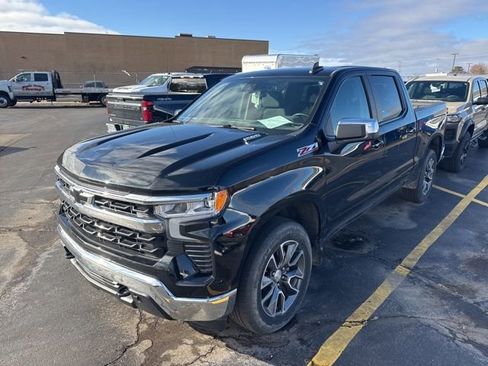 Used 2022 Chevrolet Silverado 1500 LT image 2