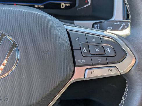 Used 2022 Volkswagen Atlas Cross Sport SE image 19