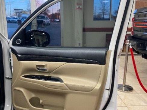 Used 2017 Mitsubishi Outlander GT image 15