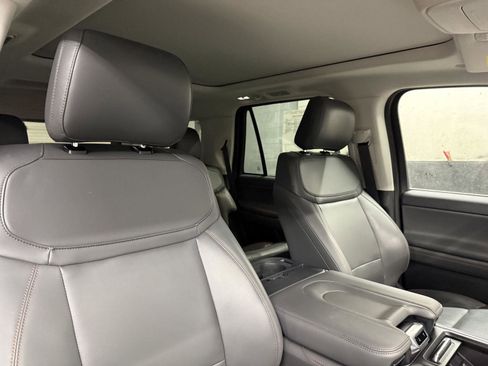 Used 2025 Ford Expedition Active image 36