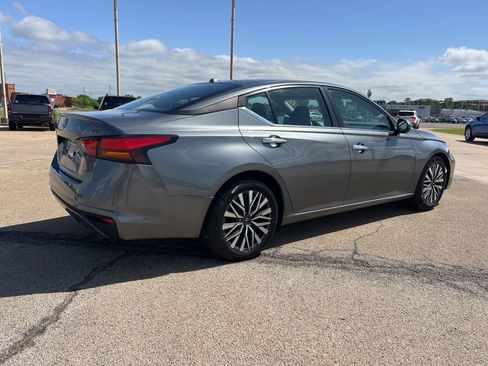 Used 2023 Nissan Altima 2.5 SV FWD image 5