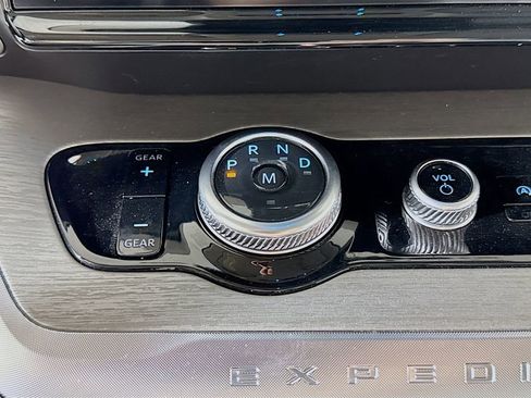 Used 2025 Ford Expedition Max Platinum w/ Driver's Package AWD/4WD image 15