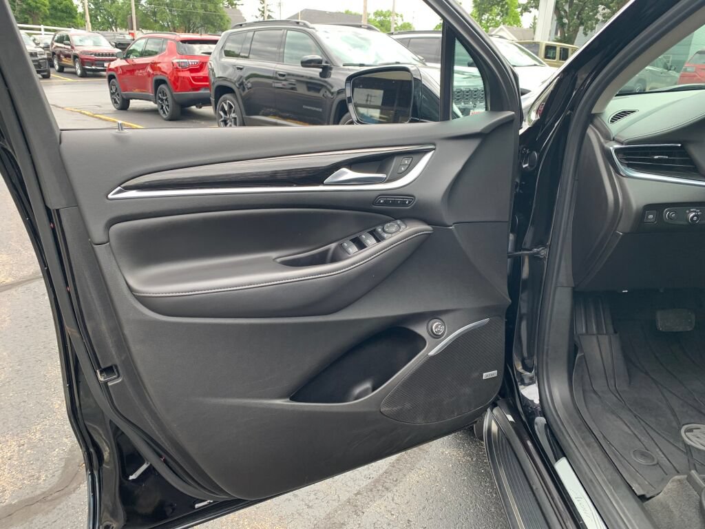 Used 2019 Buick Enclave Avenir w/ Avenir Technology Package AWD/4WD image 10