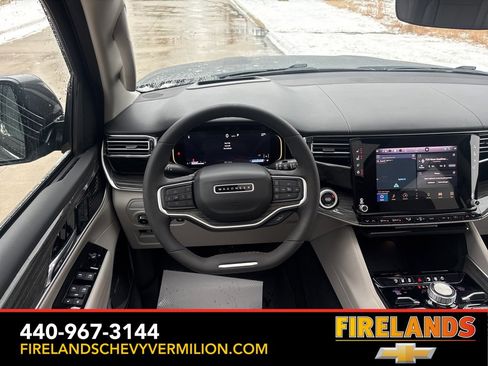 Used 2022 Jeep Wagoneer Series III w/ Premium Group I image 48