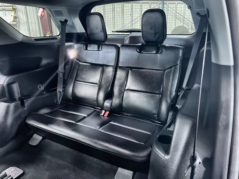 Used 2023 Ford Explorer Limited w/ Limited Technology Package AWD/4WD image 21