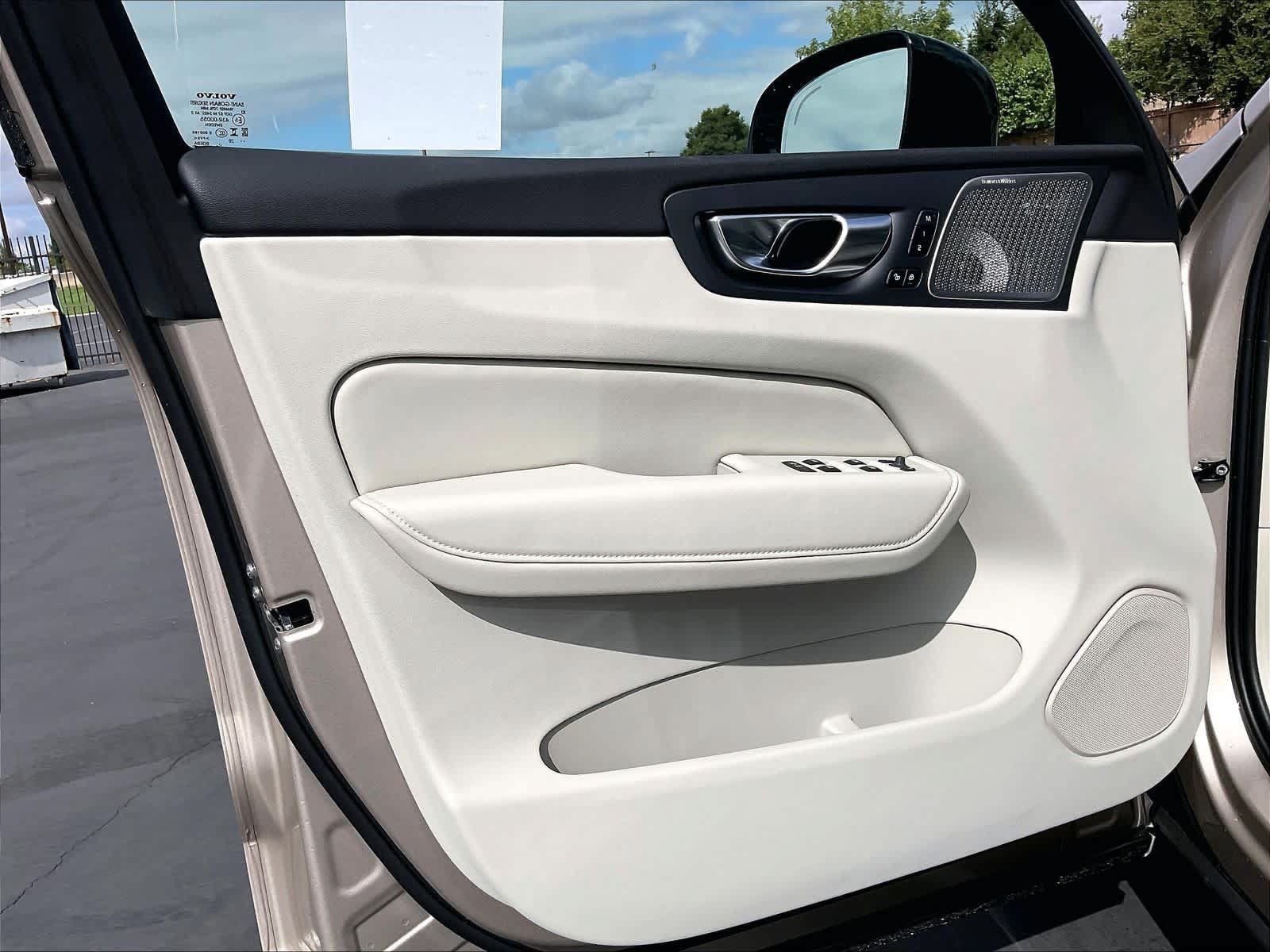 New 2027 Volvo XC60 T8 Ultra AWD/4WD image 24