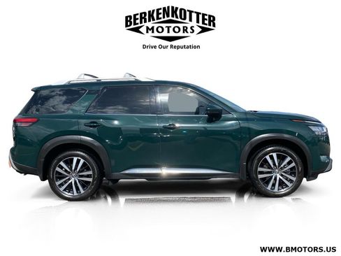 Used 2024 Nissan Pathfinder Platinum w/ Cargo Package AWD/4WD image 8