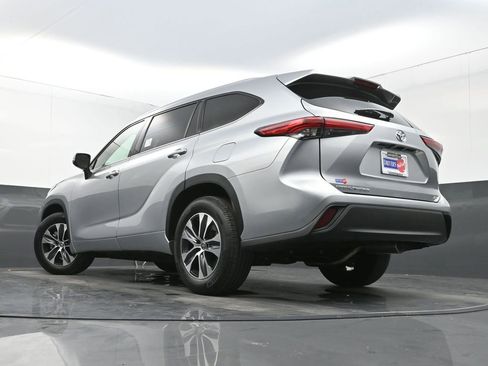 Used 2022 Toyota Highlander XLE image 31