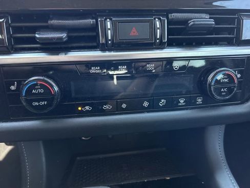 Used 2024 Nissan Pathfinder SL image 17