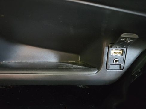 Used 2019 Toyota C-HR XLE FWD image 22