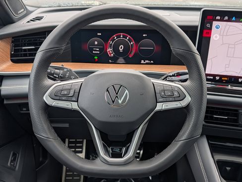 New 2026 Volkswagen Tiguan SEL R-Line AWD/4WD image 11