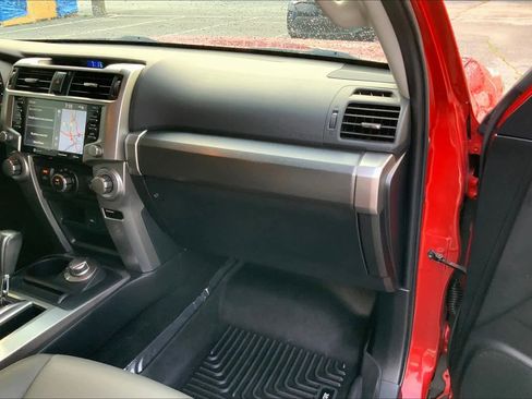 Used 2021 Toyota 4Runner SR5 Premium image 17