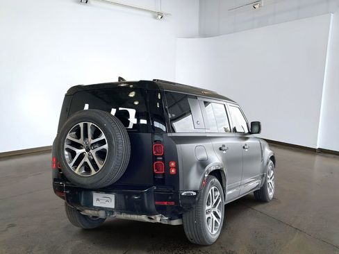 Used 2024 Land Rover Defender 110 X-Dynamic SE AWD/4WD image 4