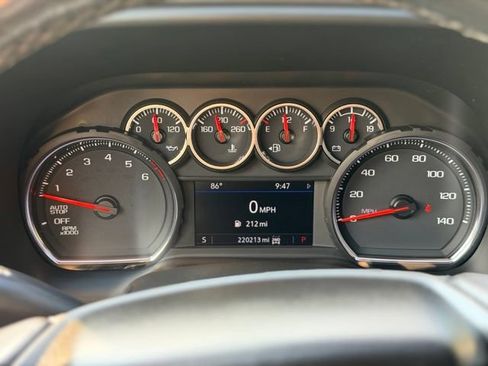 Used 2021 Chevrolet Suburban LT w/ LT Signature Package AWD/4WD image 10
